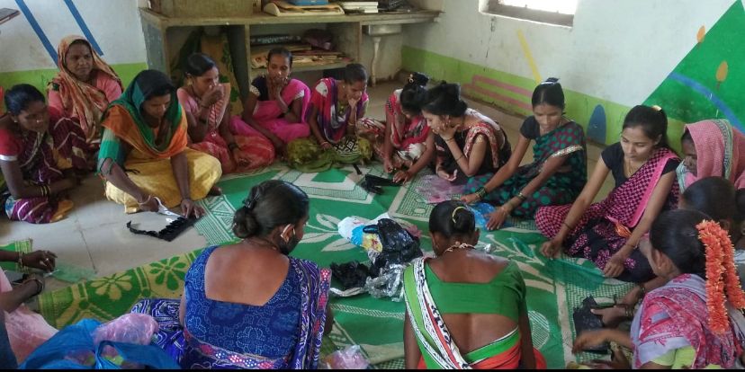 સ્વચ્છતા હી સેવા : પ્લાસ્ટિક મુક્ત ગામડા બનાવવા માટે કચ્છી મહિલાની ઝુંબેશ
 